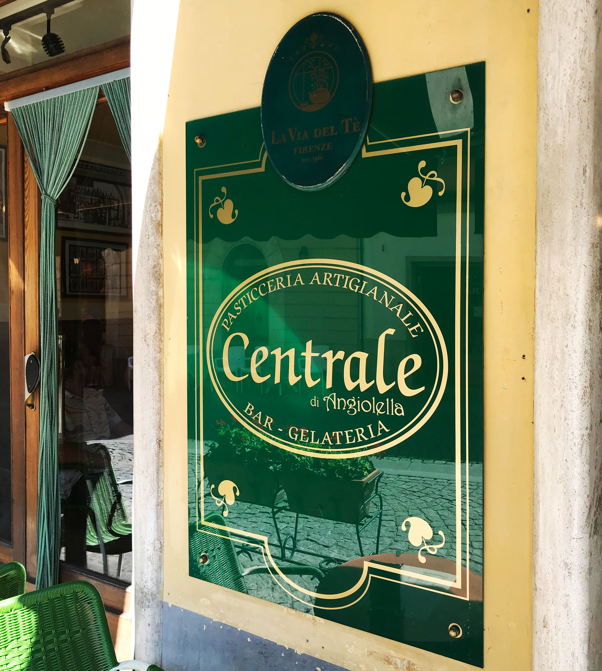 Pasticceria nel centro del paese